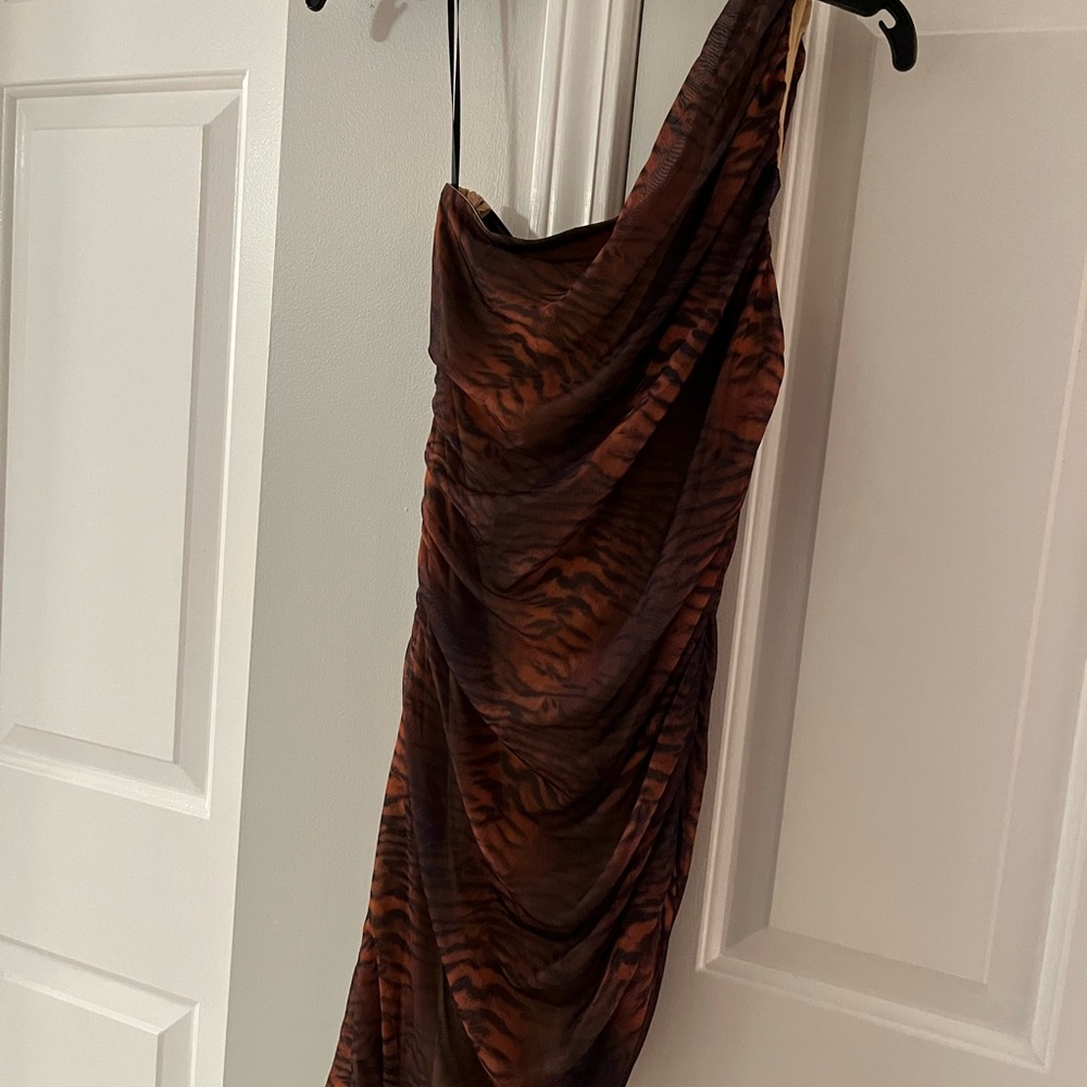 One shoulder cheetah print mini dress size small - Picture 2 of 2